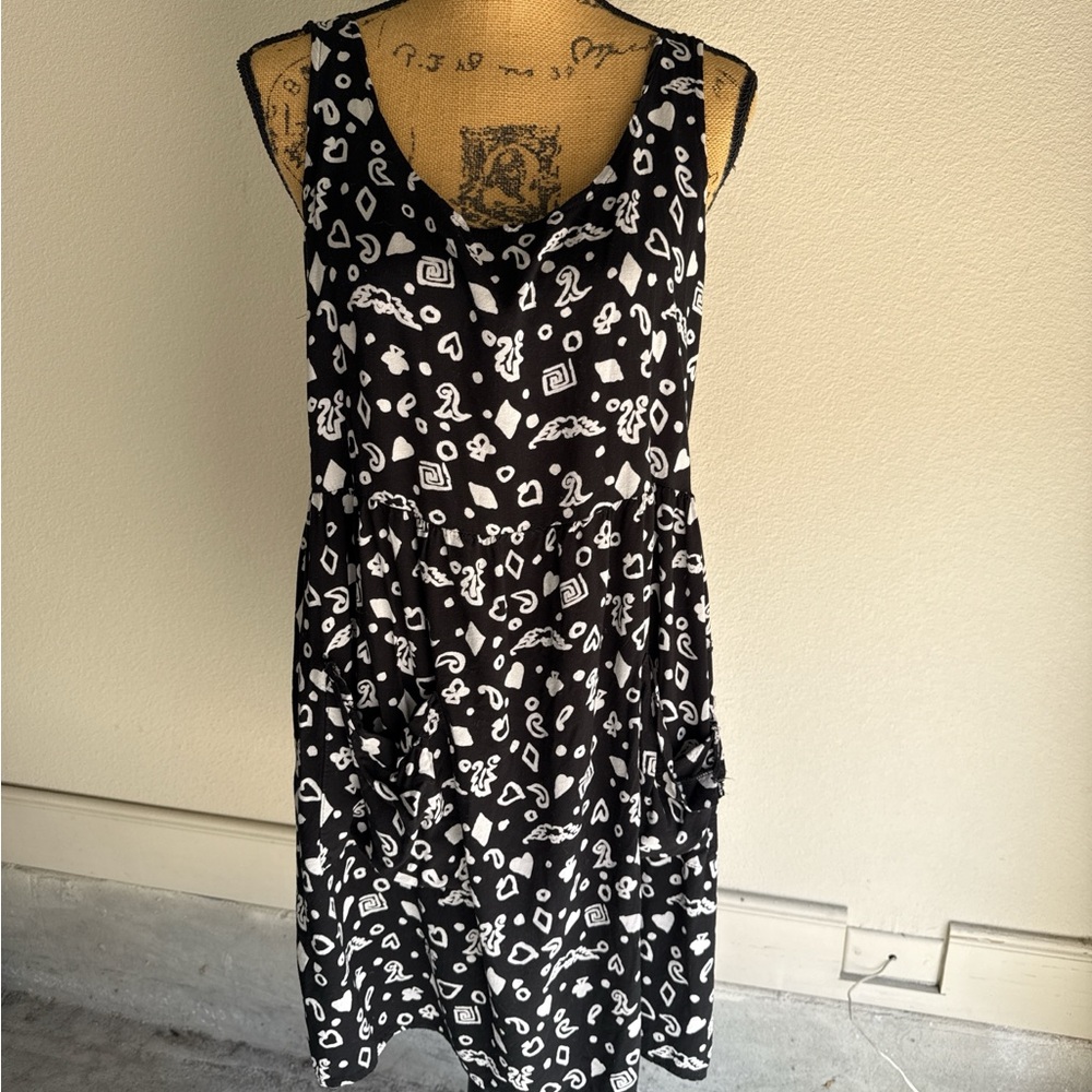 Clio Black and White Sleeveless Midi Sundress